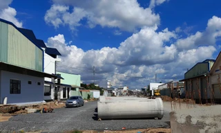 Dự án đường Trần Hoàng Na đang thi công đoạn qua phường Hưng Lợi, quận Ninh Kiều, TP Cần Thơ. Ảnh: CK 