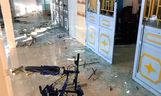 Bắt 5 đối tượng xông vào nhà dân đập phá, chém 2 người trọng thương