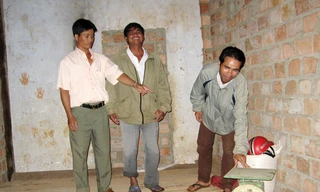 Ngân hàng LTCĐ thôn 7, xã Đăk Uy dân vay hết lúa trong kho. Ảnh: Nguyên Khanh