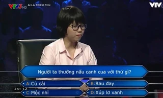 Phạm Thị Quyên trở thành "mũi dùi" của mạng xã hội khi không tự trả lời được câu hỏi này. Ảnh cắt từ clip.