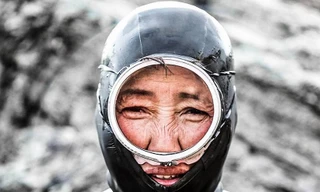 Theo tiếng địa phương, những nữ thợ lặn ở Hàn Quốc được gọi là Haenyo, nghĩa là "người phụ nữ biển".