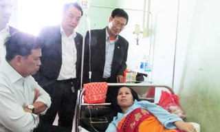 Liên đoàn luật sư Việt Nam làm việc với luật sư Tiết tại bệnh viện