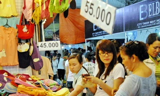 Mua hàng khuyến mãi: Có tiền đi trễ cũng về không