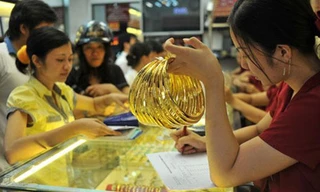 Giá vàng trong nước tiếp đà giảm sâu. ảnh minh hoạ