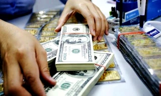 Vàng neo cao, USD bất ngờ giảm sâu. Ảnh minh hoạ: Internet