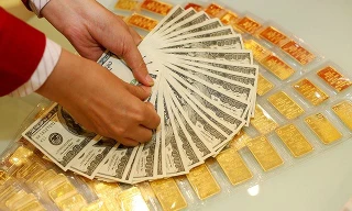 Giá vàng, USD quay đầu giảm nhẹ. Ảnh minh hoạ 