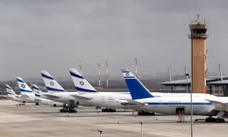 Hàng không liên tiếp hủy chuyến tới Israel vì 'mưa' tên lửa
