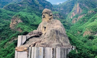Bức tượng Lão Tử tương đương tòa nhà 18 tầng ở Trung Quốc 