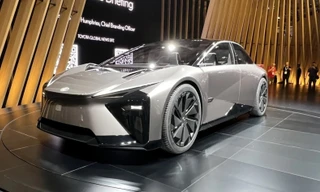 Xe điện Lexus có nội thất làm từ cây tre 