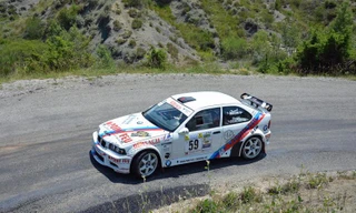 Những thói quen lái xe nguy hiểm có thể gây tai nạn