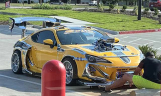 Toyota 86 độ loạt 'đồ chơi' kỳ lạ