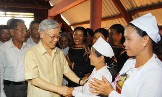 Giương cao ngọn cờ đại đoàn kết toàn dân tộc, xây dựng đất nước giàu mạnh