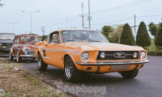 Loạt xe cổ cực hiếm xuống phố ở Sài Gòn