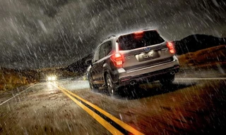 Những cách bảo vệ ô tô khi mưa bão