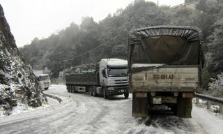 Lái xe khi đường đóng băng, trơn trượt cần lưu ý gì?