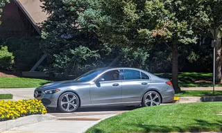 Mercedes-Benz triệu hồi loạt xe C-Class do vấn đề về dây điện