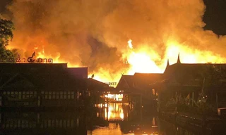 Lửa 'nhấn chìm' khu chợ nổi tiếng ở thiên đường du lịch Pattaya 