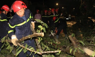 25 cán bộ, chiến sĩ Công an Bình Phước xuyên đêm đi cứu hộ