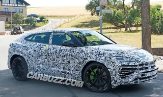 Lộ ảnh phiên bản điện khí hóa của mẫu SUV Lamborghini đầu tiên