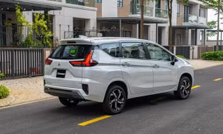 Loạt xe gầm cao hút khách Việt trong tháng 8