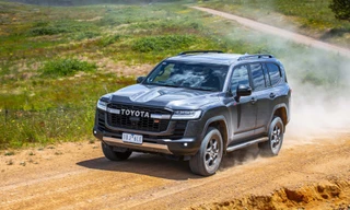 Toyota Land Cruiser sắp có động cơ hoàn toàn mới