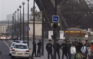 4.000 người phải sơ tán vì báo động tại Tháp Eiffel