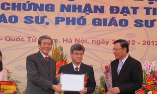 Phong Giáo sư và phó giáo sư 2012: Đặc cách vì đặc biệt