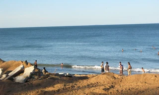 Bao giờ Cửa Tùng mới lấy lại danh hiệu “Nữ hoàng bãi tắm”?