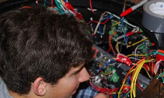 Nam sinh chế tạo tàu ngầm chỉ với 2.000 USD