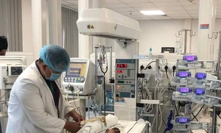 Phẫu thuật tim cứu sống bé sơ sinh nặng chỉ hơn nửa kg