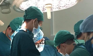 Cứu nam thanh niên chấn thương nặng sau tai nạn giao thông