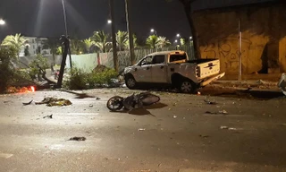 Tai nạn kinh hoàng, xe bán tải húc hàng loạt người chờ đèn đỏ