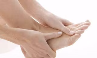 Bị bệnh vì đứng lâu, đi nhiều