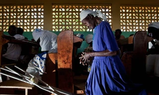 Yểm bùa mong ông Obama chiến thắng