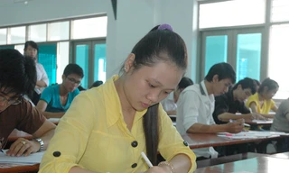 Thí sinh làm bài thi trong kỳ thi ĐH 2012 Ảnh: Quang Phương