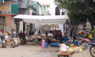 Gần Tết, Hà Nội nở rộ dựng rạp đám cưới giữa lòng đường