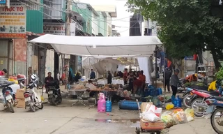 Gần Tết, Hà Nội nở rộ dựng rạp đám cưới giữa lòng đường