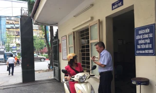 Sở Lao động thương binh và xã hội Hà Nội lắp thêm biển bảng miễn phí vé gửi xe, ghi số đường dây nóng