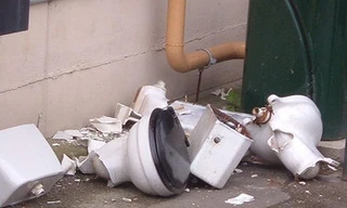 Những cái chết kỳ lạ vì cái … toilet