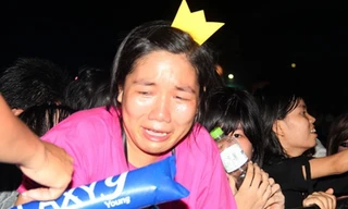 Một fan nữ Việt khóc vì thần tượng Hàn