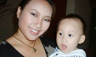 Ca sĩ Khánh Linh hát cùng con trai