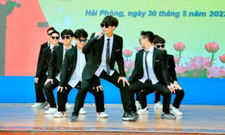 Tiết mục hút triệu lượt xem của dàn nam sinh Hải Phòng trong lễ trưởng thành