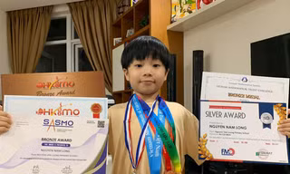 Được bố dạy viết code từ nhỏ, cậu bé 10 tuổi đạt TOEIC 900, được công ty công nghệ mời thực tập