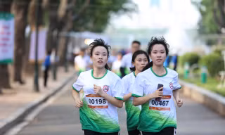 Giới trẻ hào hứng chạy marathon nói không với thuốc lá