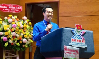 Bác sĩ 8x là Tiến sĩ, từng giành giải Quả Cầu Vàng, được tuyên dương công dân trẻ tiêu biểu