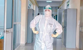 Cộng đồng mạng thích thú với điệu nhảy ngẫu hứng của nữ y tá trong thang máy