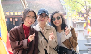 Dịp Valentine, dịch vụ 'sắp lễ cầu duyên' tại ngôi chùa nổi tiếng ở Hà Nội đắt hàng