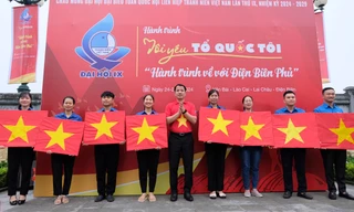 Hành trình Tôi yêu Tổ quốc tôi: Thiêng liêng lễ chào cờ tại Khu di tích cách mạng Soi Lần