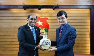 Bí thư thứ nhất Trung ương Đoàn tiếp xã giao Đại sứ đặc mệnh toàn quyền Cộng hòa Singapore 