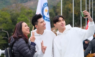 Phấn khích trải nghiệm đi trên cầu kính dài nhất thế giới tại Việt Nam